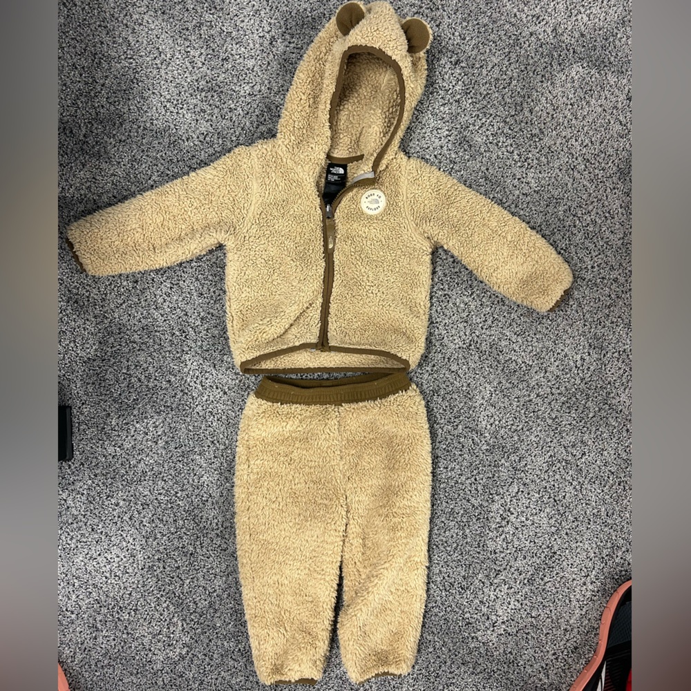 The North Face Tan Sherpa Bear Jacket Pant Set 12-18 months